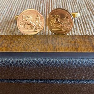 Vintage round gold tone chariot and soldier square toggle mid-century cuff links